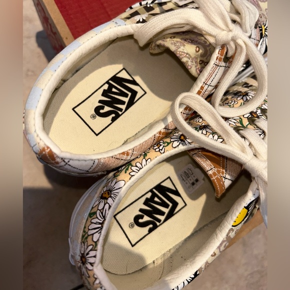 Vans - Picture 4 of 6